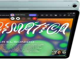 iPad Air, color Azul, parte superior, la pantalla muestra la app Keynote en la funcionalidad Compartir Pantalla durante una videollamada de FaceTime, parte posterior, cámara trasera gran angular de 12 MP, botones de volumen